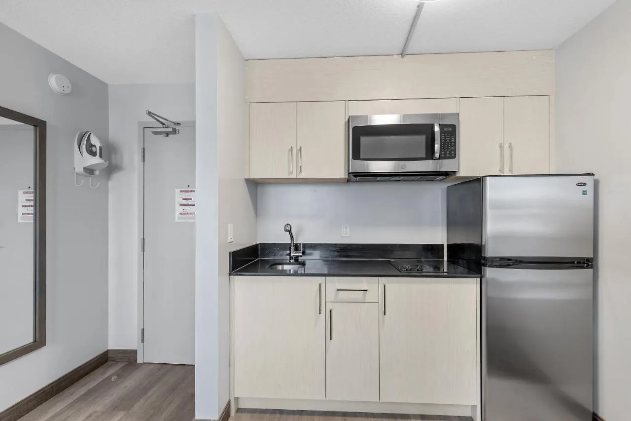 Emerald Hotel & Suites Calgary Airport
