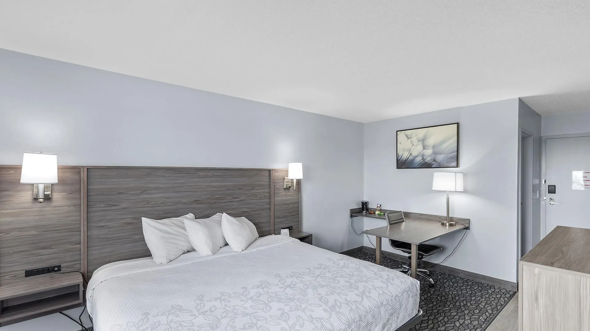 Emerald Hotel & Suites Calgary Airport